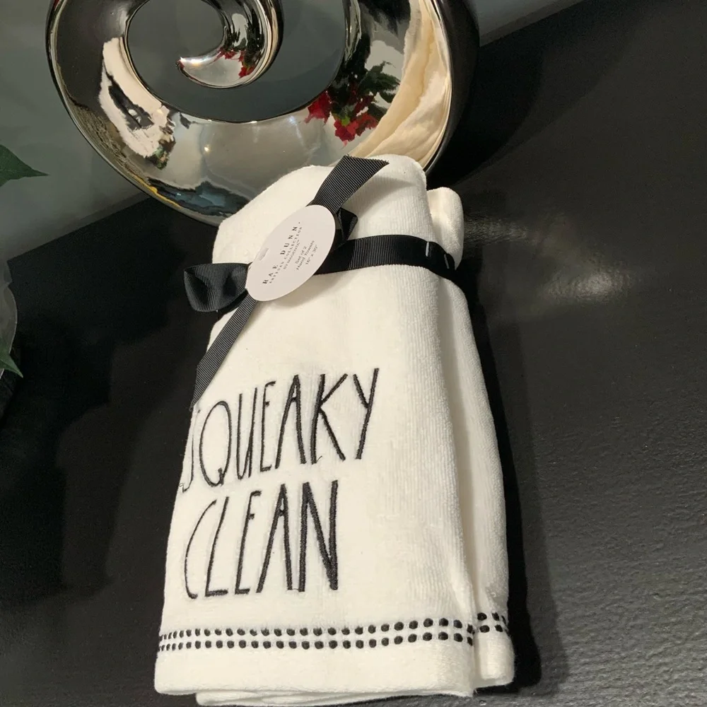 RAE DUNN 2PC HAND TOWEL SET